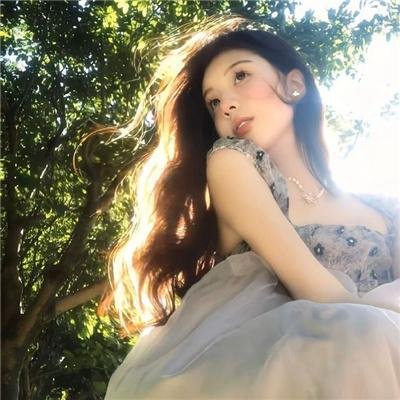 照片里的伴娘